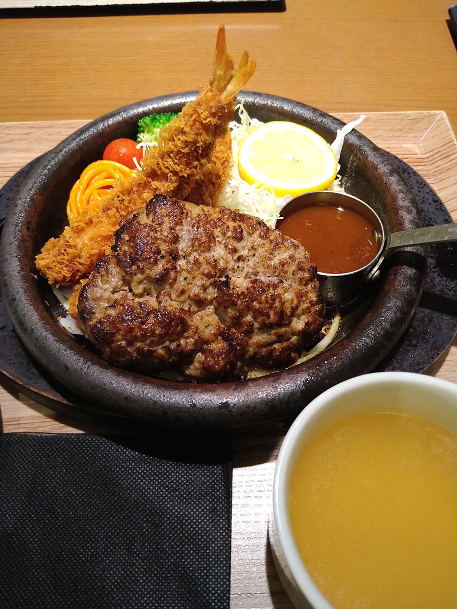itmjbird's tweet photo. 阪急百貨店梅田オールスターダイニングでハンバーグ
ちょっと贅沢、大人のおこさまランチ！じゅうじゅう、熱々のハンバーグ美味かった😋

https://t.co/vzb8PMNFcN

#阪急梅田百貨店
#オールスターダイニング
#ハンバーグ
#おこさまランチ https://t.co/IRFwEAw083