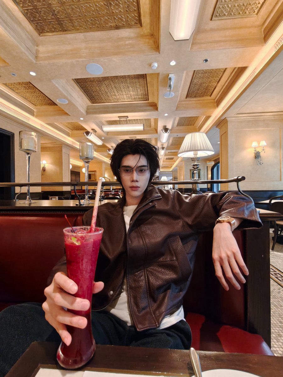 dunknatachai's tweet photo. table for two 🥀 https://t.co/2CfkfFPRa3