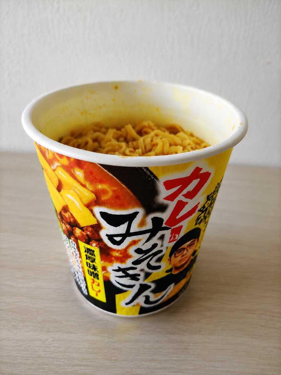 ilsil_x's tweet photo. この間ようやく買えた「みそきん」がかなりおいしかったので、新発売の「カレーみそきん」を見つけて即ゲット！

お味は、カレー味強めで遠くにみそ味があるかんじでした
個人的には、みそはみそカレーはカレーでも良いような気もしますが、みそがポイントということでしょう
誰か食べた人いるかな？ https://t.co/aoTXJl6kjI