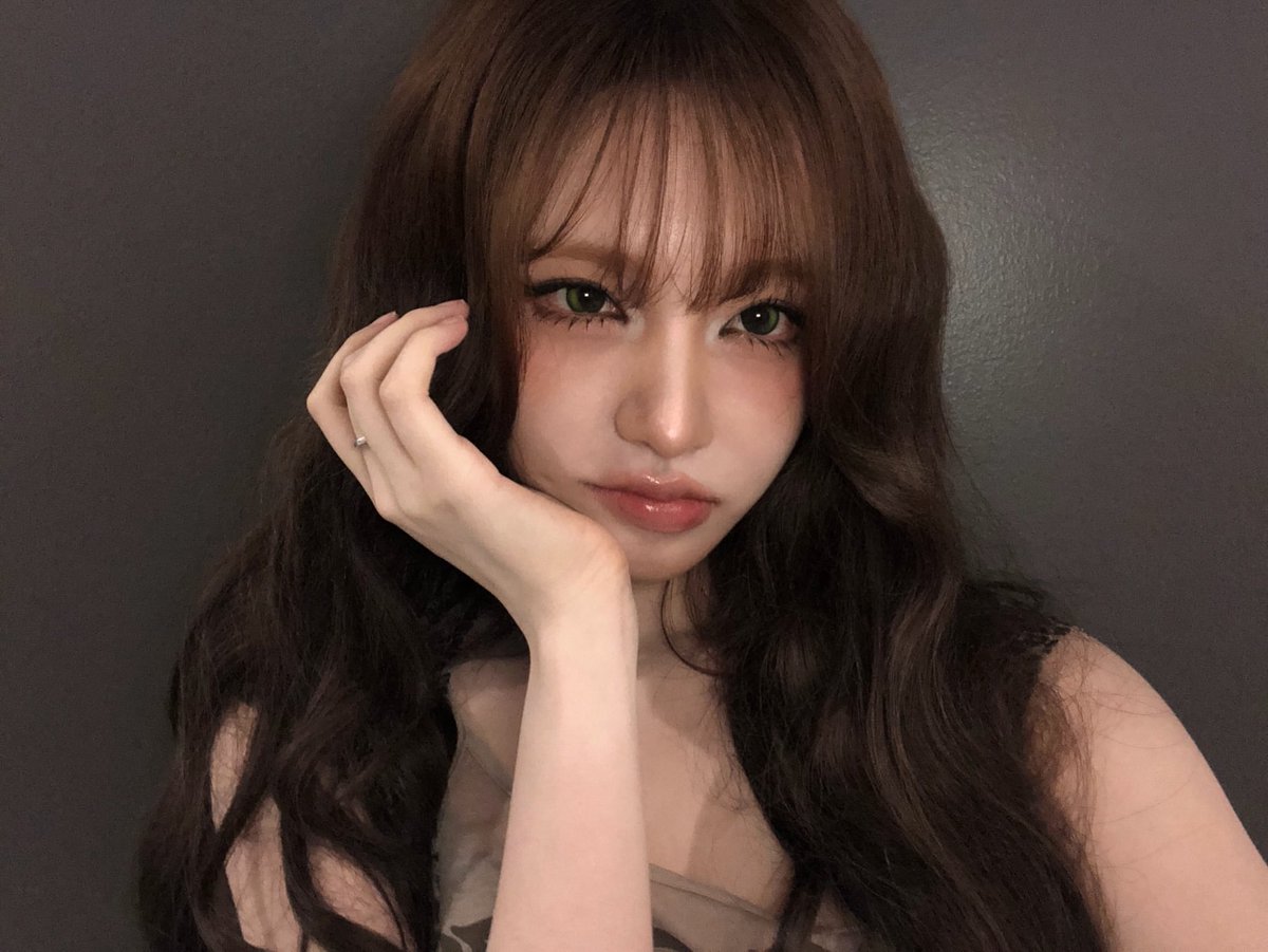 ivepics_'s tweet photo. liz instagram update https://t.co/Tn08PXgWIx