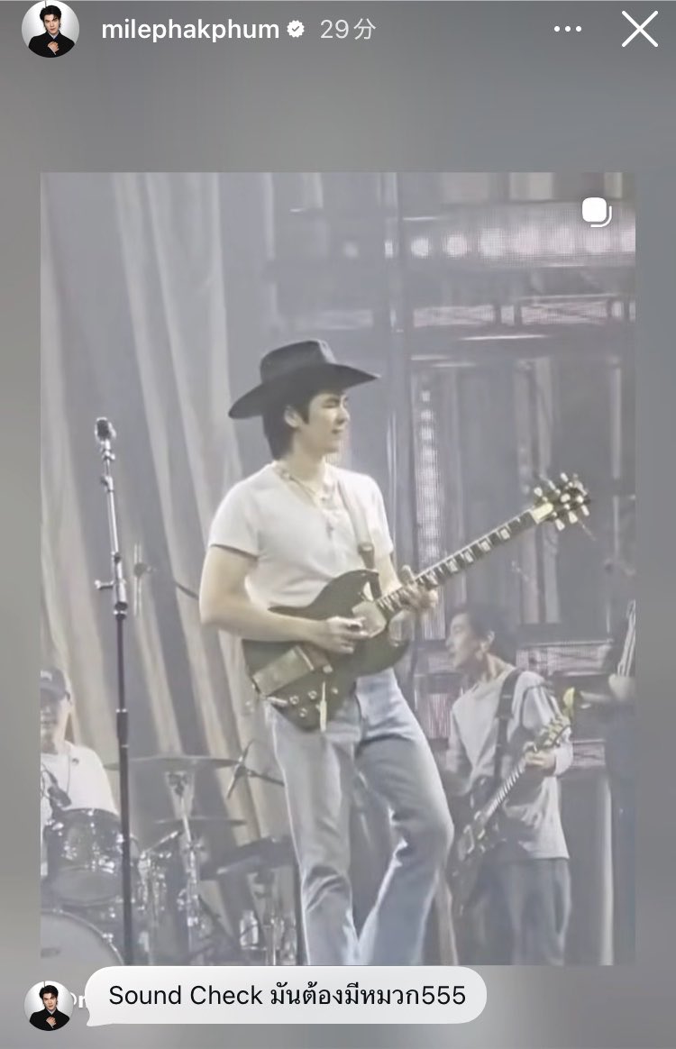 MilePhakphumJFC's tweet photo. 🌹IG Update @milephakphum ·˖✶

『,,, Check Check 🤠🎸🎲 ,,,』

I missed Guitarist Mile😍🎸

#MilePhakphum 
#GreenyRose https://t.co/JgYuVWVRfE