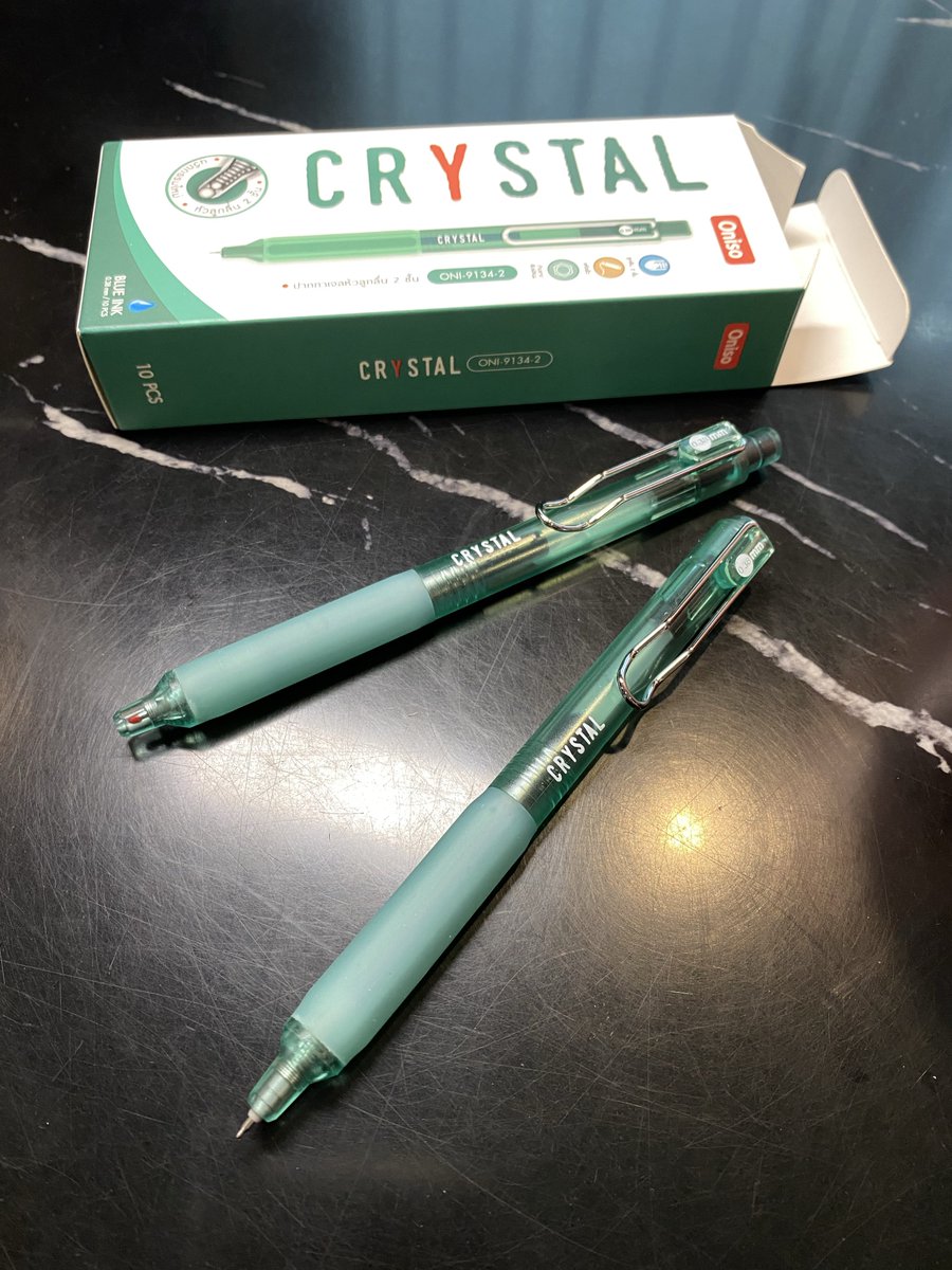 nokkyhuhu's tweet photo. ไปสั่งยกกล่องมาละ เขียนดีเขียนลื่นเส้นไม่ขาดหมึกสีเข้มสวย oniso crystal 0.38 นะ https://t.co/sMrQB78GHH