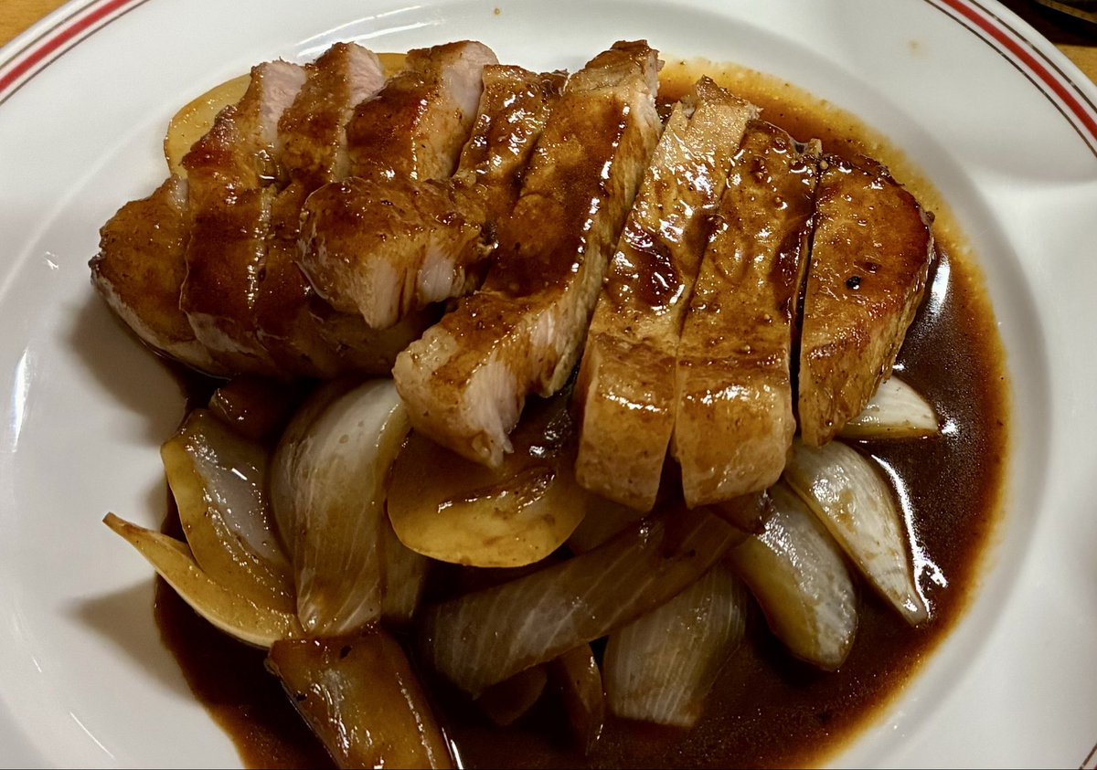 rjlock2001's tweet photo. 北海道 旭川
自由軒で晩飯

名物の『肉ライス』
ポークチャップは
柔らかい豚ロースに
たっぷり玉ねぎでご飯がすすむ👍

孤独のグルメ『五郎セット』
珍しいホッケフライに
カニクリームコロッケ
サクサクふわふわ旨いです😋

気になるメニューがいっぱい
また来ます👍

#旭川
#自由軒
#孤独のグルメ https://t.co/omZ8JI5AjI
