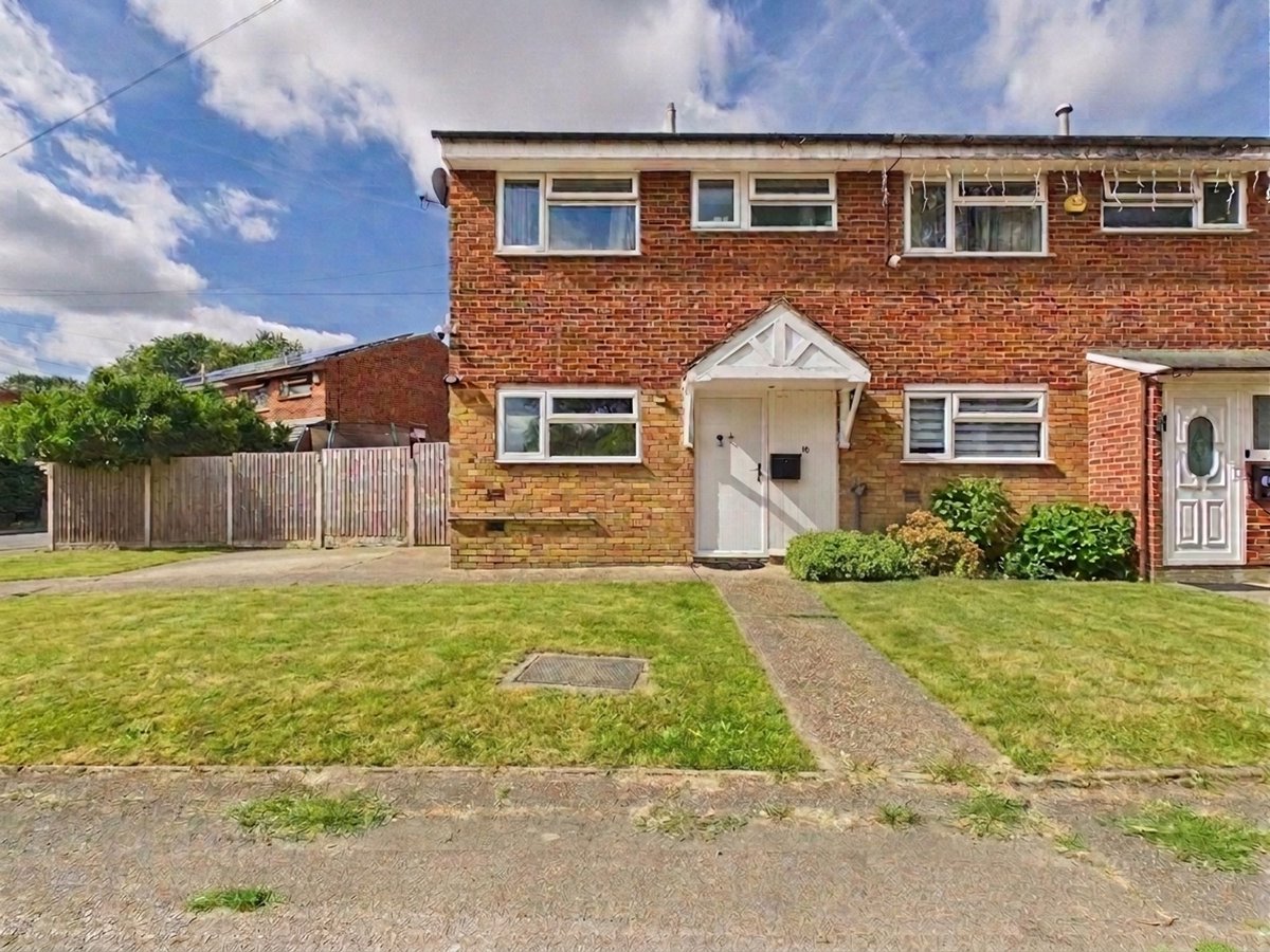 ConnollysSales's tweet photo. **NEW TO THE MARKET**

🏠St. Margarets Avenue, Stanford-Le-Hope, SS17🏠
💷ASKING PRICE OF £350,000💷

🛏This three bedroom house is ideally situated within 0.3 Miles of Stanford-Le-Hope with its amenities and railway station(C2C)🛏

https://t.co/qBaDhZOhoc https://t.co/jkySsj8Z7J