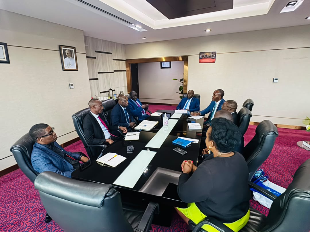 CentenaryBank's tweet photo. The leadership team of Busitema University, comprising of Professor Paul Waako (Vice-Chancellor), Associate Professor Pakoyo Fadhiru Kamba (Deputy Vice-Chancellor for Finance and Administration) , Dr. Gregory Tweheyo (University Secretary), Dr. Charles Muwesi ( Head Institutional Advancement) and Mr Samson Rwebire ( Graduate Studies Research and Grants), paid a courtesy visit to our MD, Godfrey Byekwaso. 

The visit provided an opportunity to strengthen institutional relations and deepen engagement between Centenary Bank and Busitema University.

#CentenaryBank