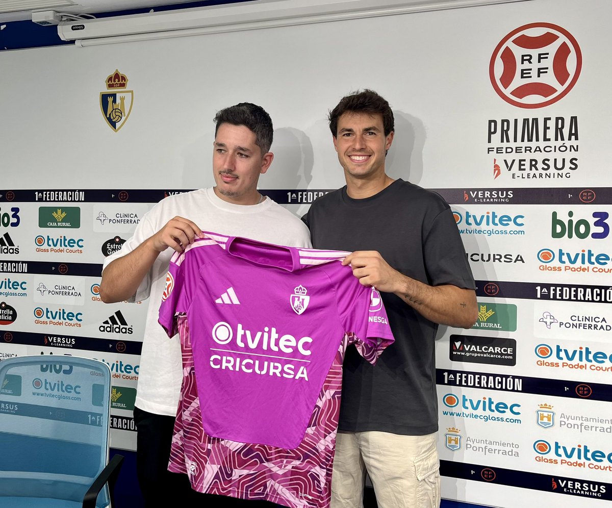 SDP_1922's tweet photo. Comienza la presentación de Álex Domínguez. ¡Bienvenido a El Toralín! 🔵⚪️🔴⚪️🔵
#Adelanteyarriba
#SomosDeportiva https://t.co/WcjGe9UtKJ