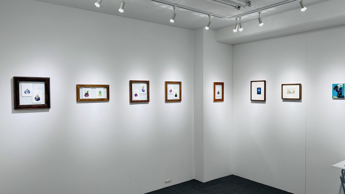 10rn8t0's tweet photo. 本日からJINEN GALLERY様 にて個展「詩（うた）」が始まりました！展示会場も良い感じです🐦
12、14、16在廊予定です。お気をつけてお越しください🙌

https://t.co/OYOCVQkgu1 https://t.co/9tZxOGsb0e