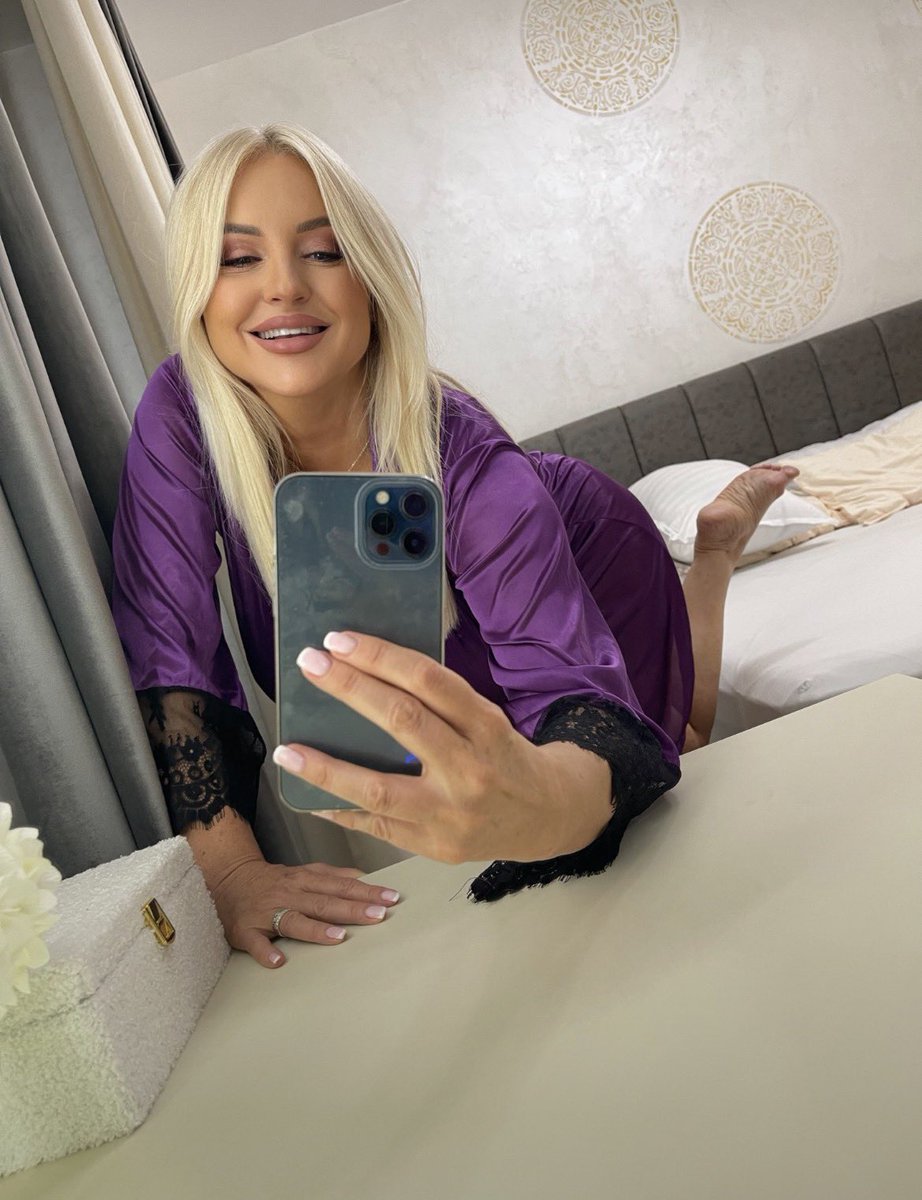 vesnapocuna's tweet photo. Good morning message lovely fan's, how do I look this morning, about the have my coffee ♥️❤️❤️ https://t.co/RdpTrAtuYj