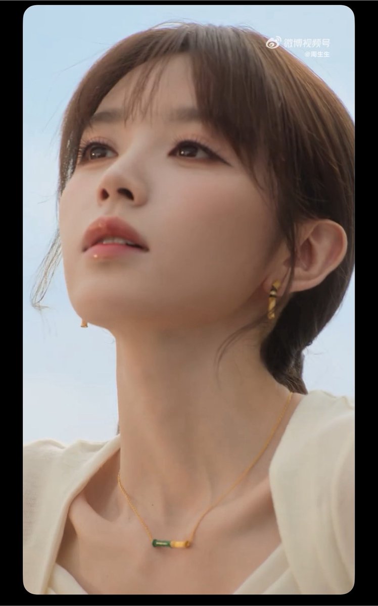 TVenthusiastic's tweet photo. Tian Xiwei Brand Ambassador of Chow Sang Sang with the new collection 🎋bamboo youth manifesto, she looks soo beautiful and sophisticated 😌

I’ll buy it 😁

#TianXiwei 
#ChowSangSang https://t.co/LJa9mMSTAD