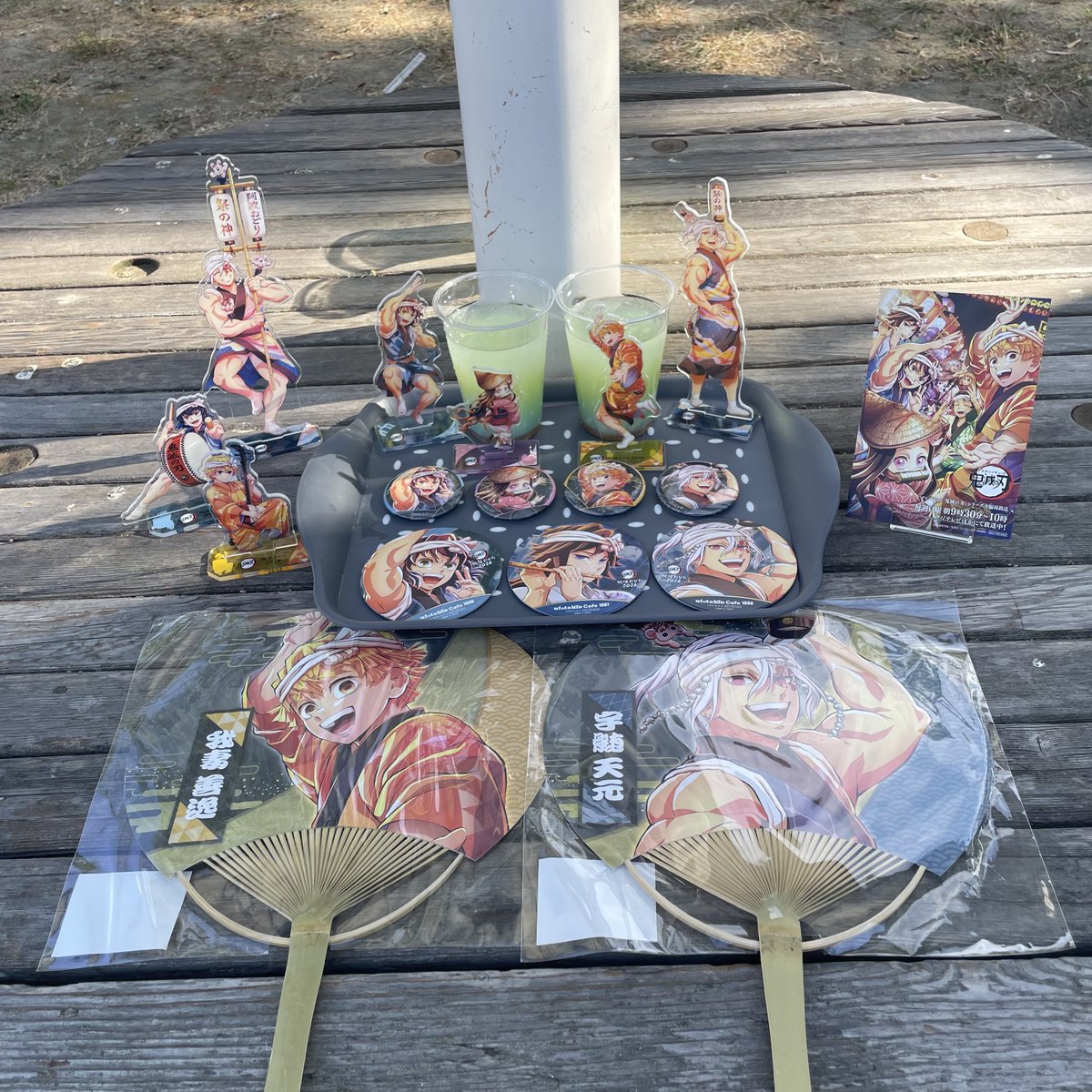 nxgin3_'s tweet photo. TO GO約2時間ぐらい並んで買えた!!
交換してもらった阿波踊りのグッズ達
やっぱ鬼滅の阿波踊りグッズ可愛い💞🏮
特典善逸と宇髄さん来てくれたから良かった😮‍💨 https://t.co/KlG4geMGbE