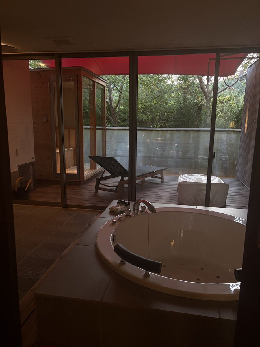 korekore209's tweet photo. 娘ちゃんからの新たな写真

母からの　🎁
モアナコースト🏨

ホント素晴らしいホテルだと思うのよ

若いうちに　旅はしとくもんだ🥰 https://t.co/tBop0Dm8sG