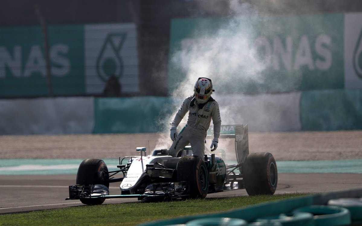 br_gae's tweet photo. En 2006 et 2016, le titre s'est joué en partie sur des avaries mécaniques en fin de saison, est  e que 2026 peut se produire également ? 

@schumacher @LewisHamilton #F1 https://t.co/tyR0xouCeu