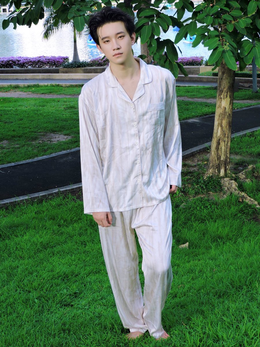 SimMmoN_L's tweet photo. New pajama product photoshoot

Pajamas from：@Foamdream_Offi 

#นายแบบ #model #ไทยบ้าน #กทม #photoshoot #fashion #photography #photographer #asianmodel #asianboy https://t.co/3db64DvONx