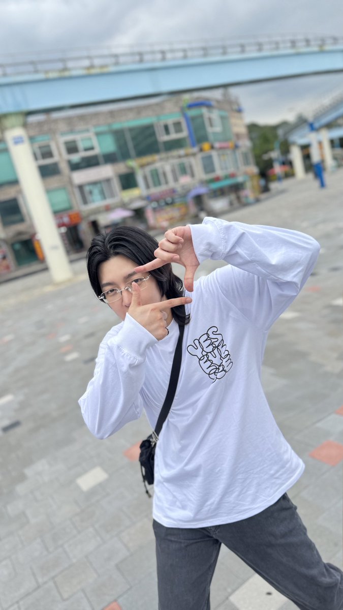 SHINWONHO_JP's tweet photo. SHINくんは日本の花火大会に行ったことがあるのでしょうか？
そして、韓国の花火大会はどんな雰囲気なのでしょうか？🎆

今夜の #火曜日のシンピナイト をチェックしてください💗

📻23:30~(https://t.co/D5VQRKAfXY)
#シン・ウォンホ #シンウォンホ #SHINWONHO #fmyokohama #EKradio #FMヨコハマ40周年 #ONE #CROSSGENE #Helicopter