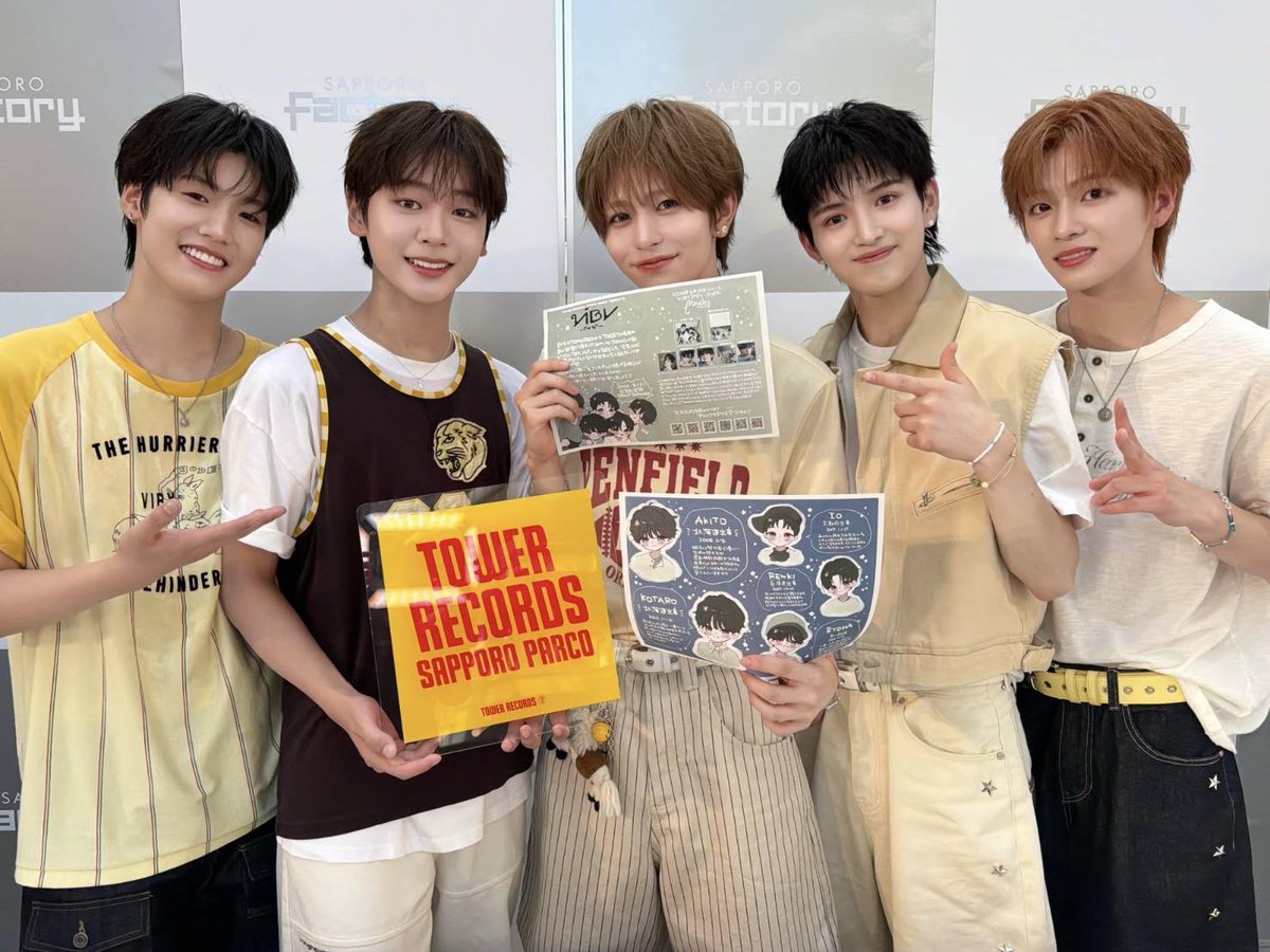 TOWER_Sapporo's tweet photo. 【#VIBY】

🎡VIBY HOME TOWN TOUR🎡
8/11 サッポロファクトリーアトリウム
最高のイベントでしたね❤️🩵🩷💛💜

そしてなんと‼
VIBYの皆様から直筆メッセージ、
ソロポスターにサインをいただきました😭💖

フリーペーパーも絶賛配布中です❣
#TOMO の皆様、ぜひご来店下さいませ✈

@Official_VIBY https://t.co/BtdwfsEBVZ