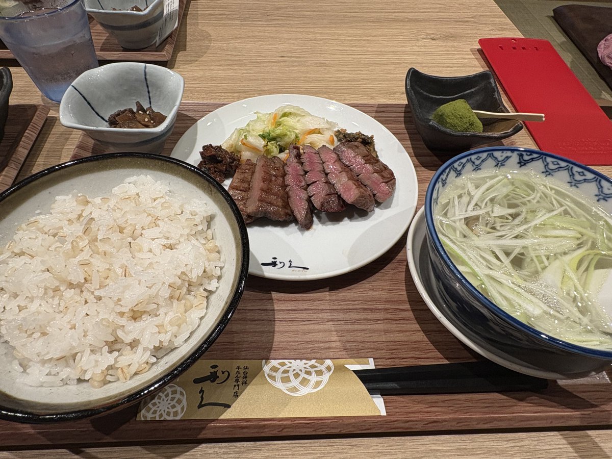 ashuragameenjoy's tweet photo. 牛タン専門店に行ってきた(*´༥`*)ｳﾏｳﾏ
それと舌がちょっと出てるヌッコ https://t.co/TnYBRNEO2i