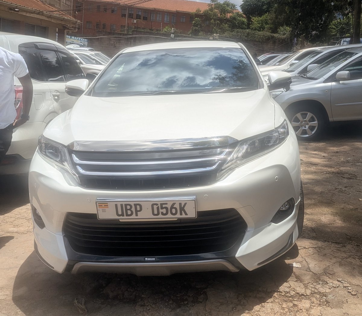 AutoHabeeb's tweet photo. @wekesa_amos @_GL_Collection HARRIER PREMIUM 
White color 2015
Black color 2016
ENGINE 2.0cc ValveMatic
Total Seating 5 LLeather
Keyness start
More options
Good price
Call 📞 or WhatsApp 0704541981

Kindly Repost 🙏 https://t.co/BHMMchZjoI