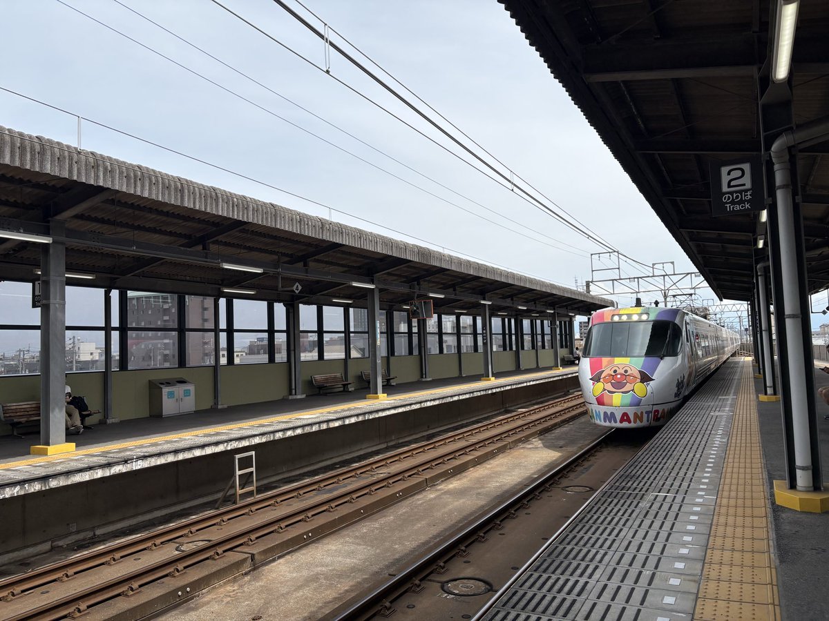 nyancyu046's tweet photo. 電車旅🚄
ひかり、のぞみ、さくら、在来線特急の
アンパンマン号にも乗れた😆 https://t.co/j2FDyeEtF7