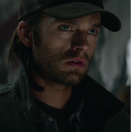 vibraniumwingsx's tweet photo. bucky <3 https://t.co/dihm6MBEAR
