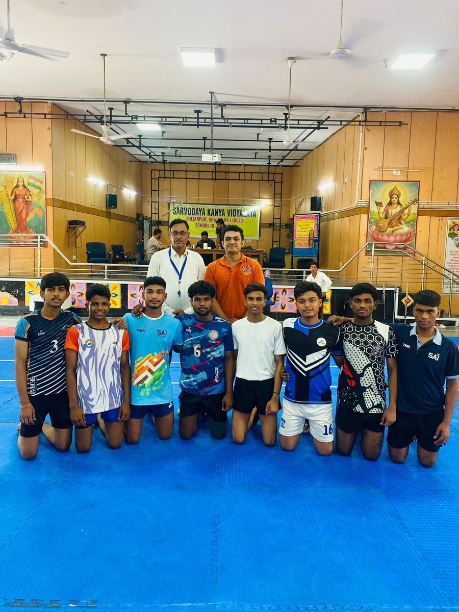 AAtsbv's tweet photo. The mountain peak can be reached through continuous effort.
Our senior &amp; junior Kabbadi Team got 🥇 1st position in Zonal Competition.💐
@gupta_rekha 
@CMODelhi 
@ashishsood_bjp 
@Dir_Education 
@ddesouth https://t.co/WvtBlacztm