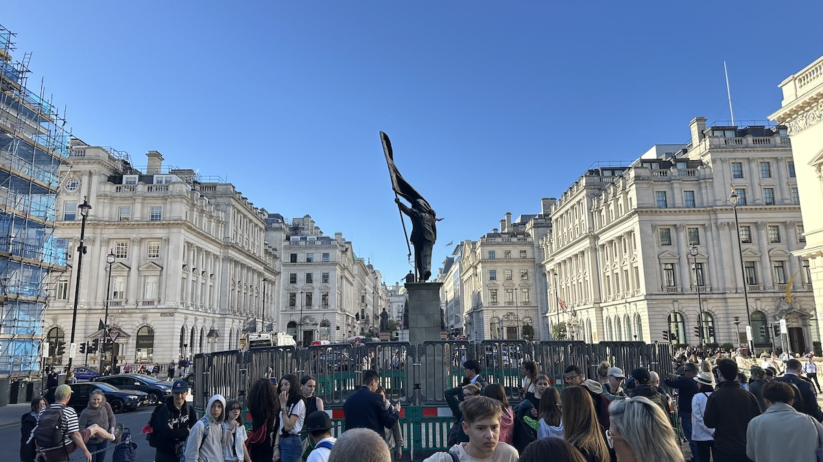 Artlyst's tweet photo. Banksy’s Public Artworks Have Cost Taxpayers £150K In Removal And Security Three works by Banksy have so far cost the public almost £150,000 in cleaning operations, security and administration. @banksynews  @banksy  https://t.co/bU2gtMgZe0 https://t.co/BeZbl5AeXe