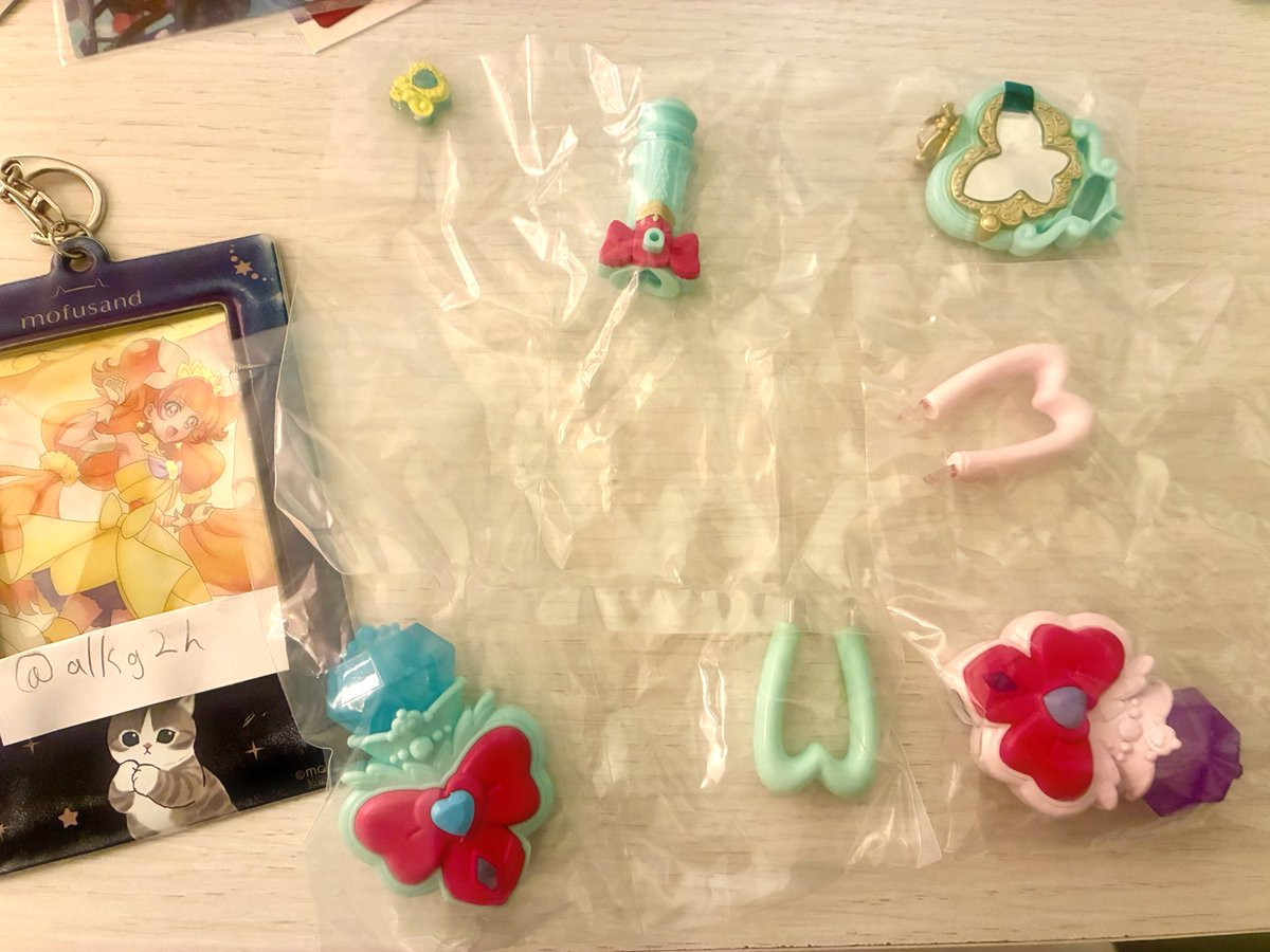 alkg2h's tweet photo. @kokoroflowers 返信有難うございます！申し訳ありません、ティアアルカナロッドは所持しておりません…
また、ミスティックのプリキットライトとプリキットミラールーペのルーペモードは友人に預かってもらっているため、16日以降の発送になります💦 https://t.co/mFH8fiugIv