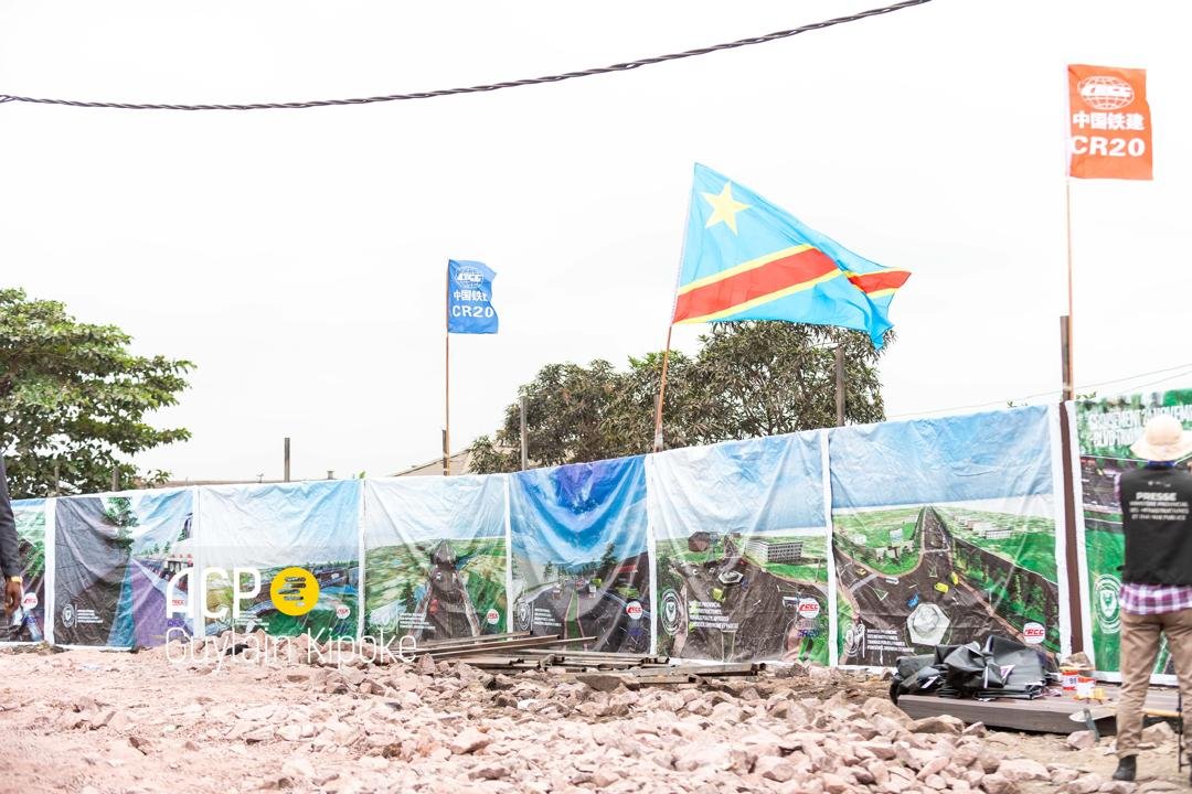 acprdcongo's tweet photo. #RDC : la mise en place est en cours mardi au croisement des avenues de la Libération et du boulevard Triomphal, au centre de Kinshasa, capitale de la République démocratique du Congo, où le Président de la République, Félix Tshisekedi, est attendu pour lancer les travaux de construction du boulevard Étienne Tshisekedi.
Longue d’environ 2 074 mètres, cette route devra prolonger le boulevard Triomphal jusqu’à la place Bakayau, dans la commune de Bandalungwa.

Découvrez d’autres informations sur notre site web https://t.co/tGEWJ2Bgzn