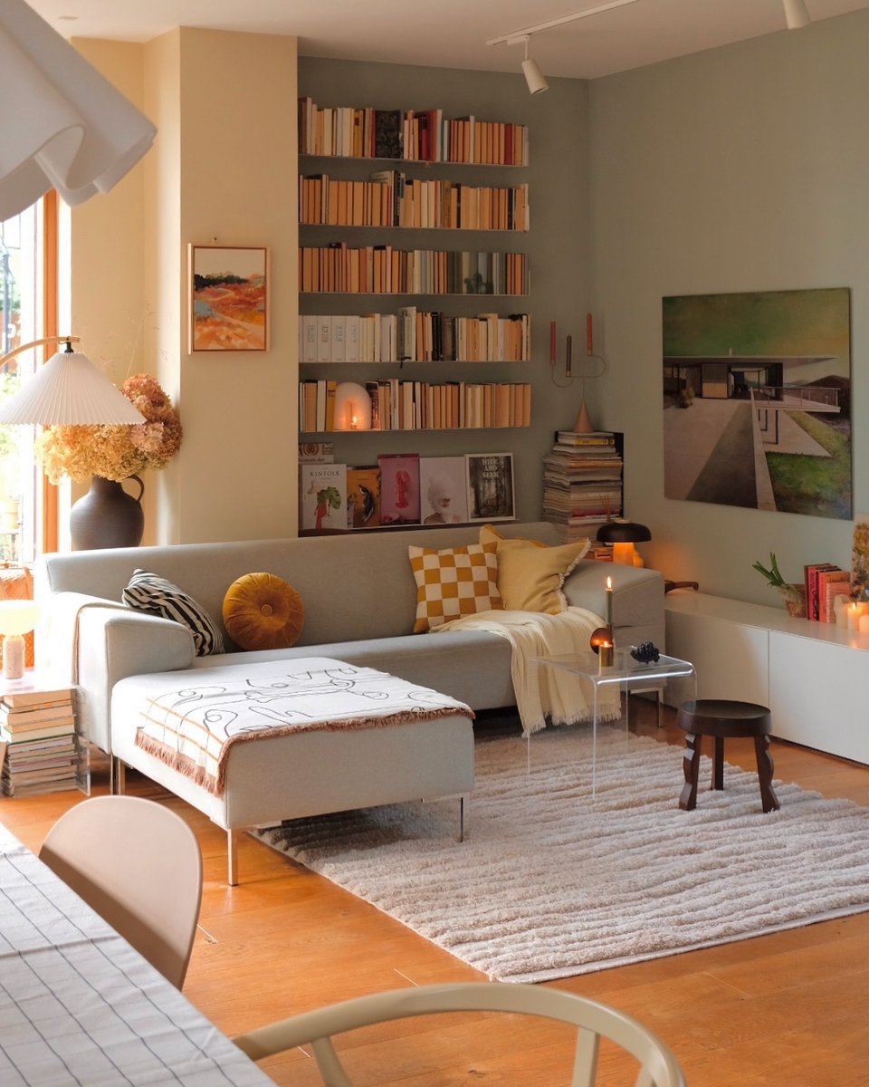 thionuthe's tweet photo. Snuggled up on the sofa with a warm latte and a good book—perfect lazy Sunday vibes at home ， https://t.co/8h2Y1e75Nw