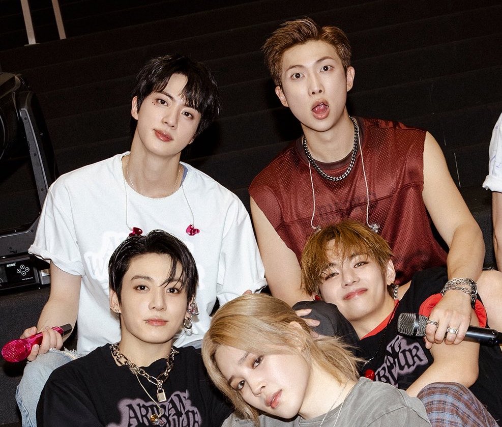 kthjjg's tweet photo. this photo actually altered my brain chemistry https://t.co/CPVUb2GGip
