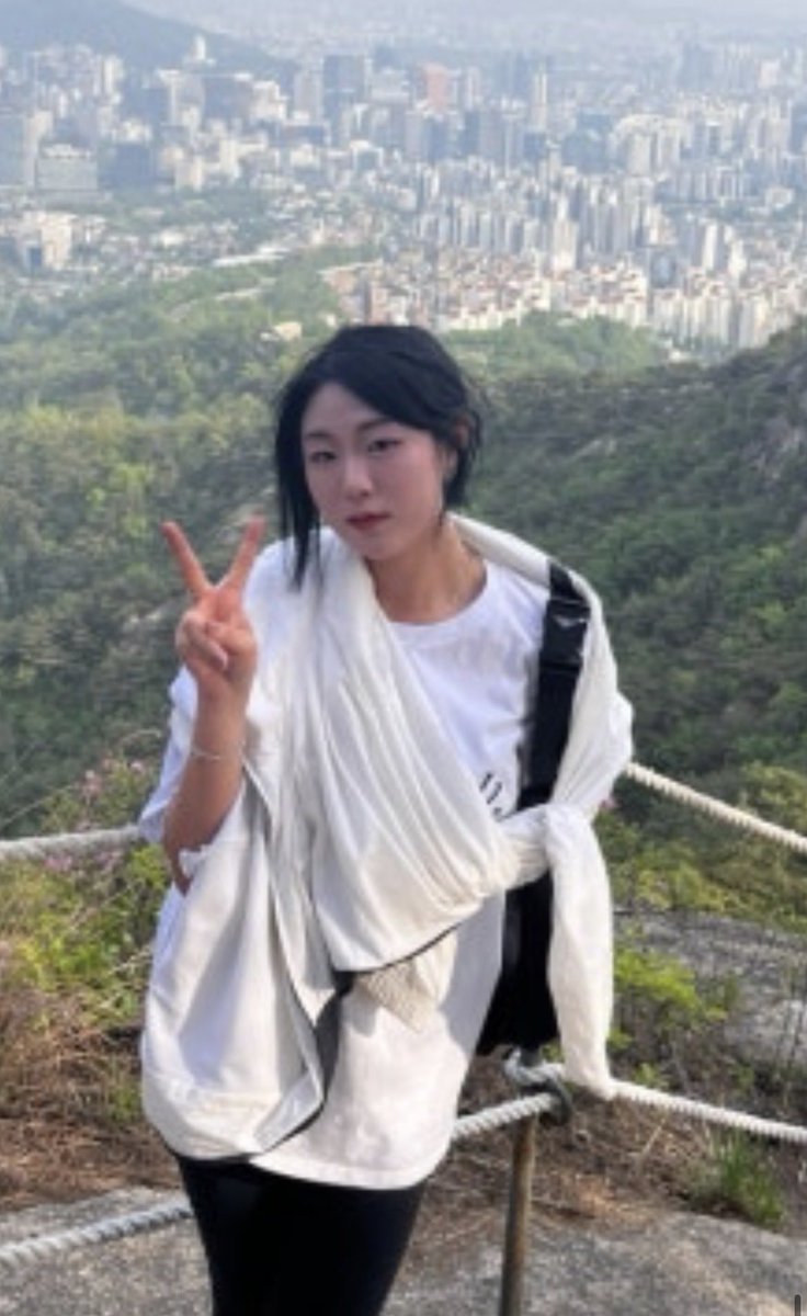 CSgoemn's tweet photo. This Korean women said that Turkish women are ugly 😂 which incel boy gassed her up? 

@ShiBalllSekKia  speak Yezy ! Why are you attacking Turkish women? What’s wrong with you? https://t.co/0xwX0NdBJ0