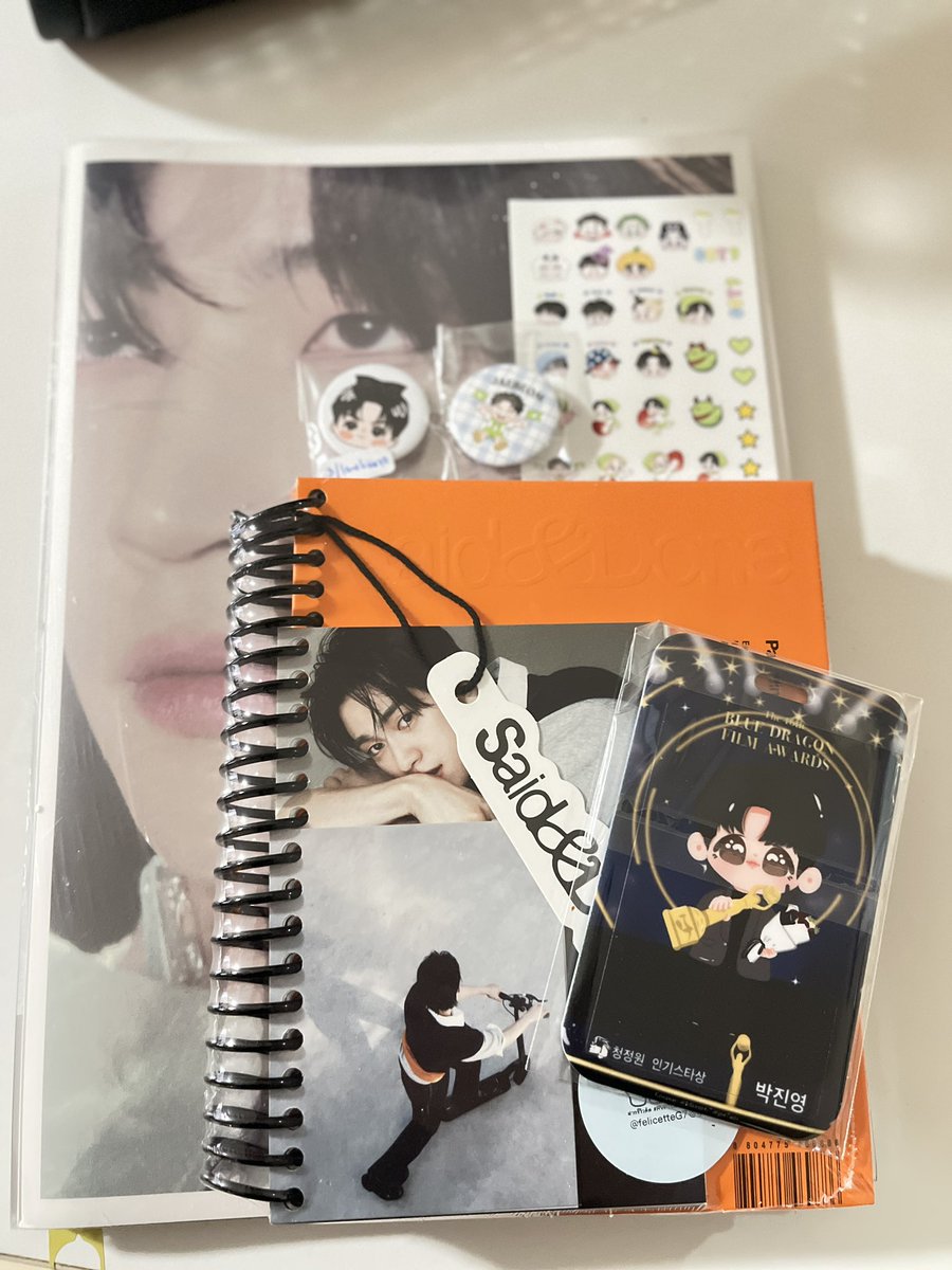 loneliiiii90's tweet photo. ได้รับอัลบั้มจากกิจปั่น view แล้วนะคร้า เพลงละ 100 view ,, แต่เอาจริงๆ คือฟังเพลงกัซทุกวันอยู่แล้ว ขอบคุณพี่คนสวยใจดีคร้า 😍#RVPTOS https://t.co/gmCrl3Fzs1