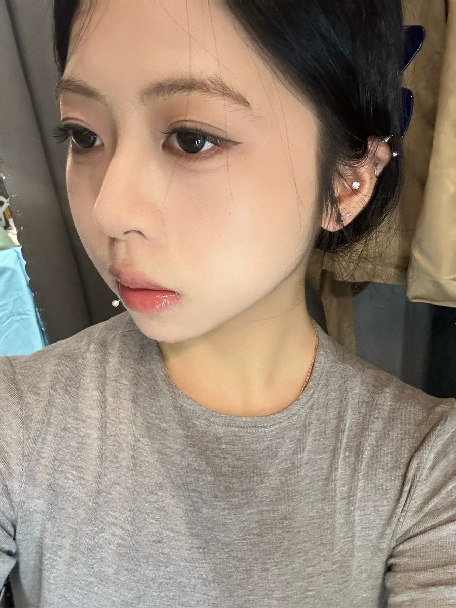 ramouo_11's tweet photo. 我的恶魔钉摘了一个😭想念 https://t.co/7DPARBCfzc