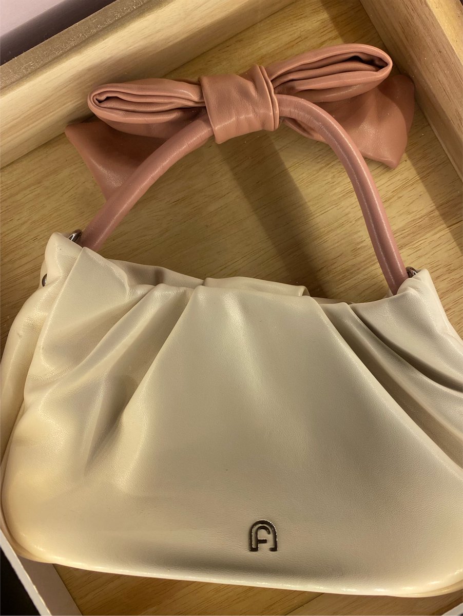 zasofme's tweet photo. #wts AGE FREE
>bisa jadi hand bag or sling bag
>tali bisa adjust
>ada compartment bagian dalam
>good condition
💰100k, negoin aja~
more info dm^^
#zonauangㅤ #bealanjaㅤ https://t.co/8GqtKQZva2