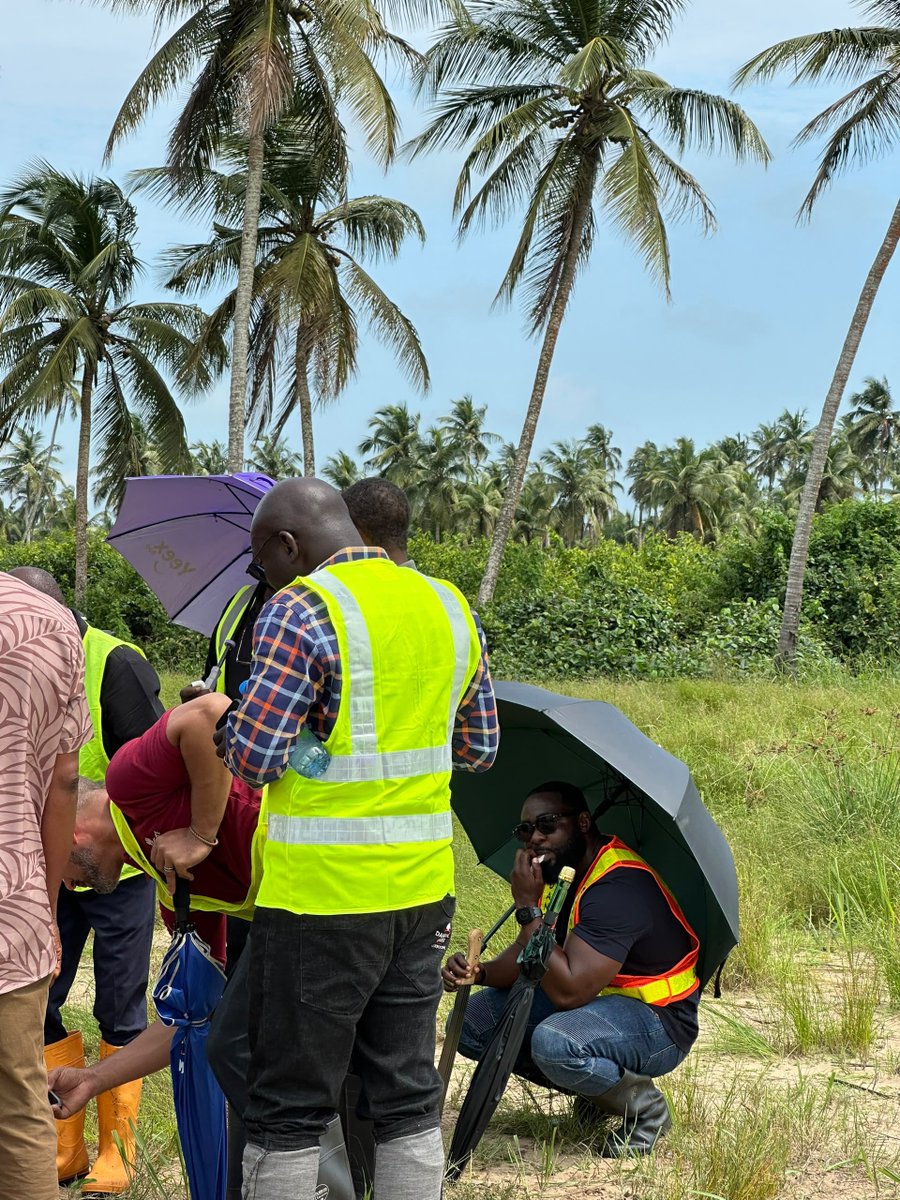 CaptJamyl's tweet photo. Today we were at the Ondo state proposed Dangote Industrial City project site, to meet the ESIA team with very senior members of the Nigeria Ports Authority (NPA) to inspect and supervise the ongoing surveys, sampling and testing…

Air quality, Marine life, soil testing, sound/noise testing, water quality, Air speed & more…

& Yes I was squatting, holding a cutlass/umberalla and eating coconut ☺️ fresh coconut 🥥