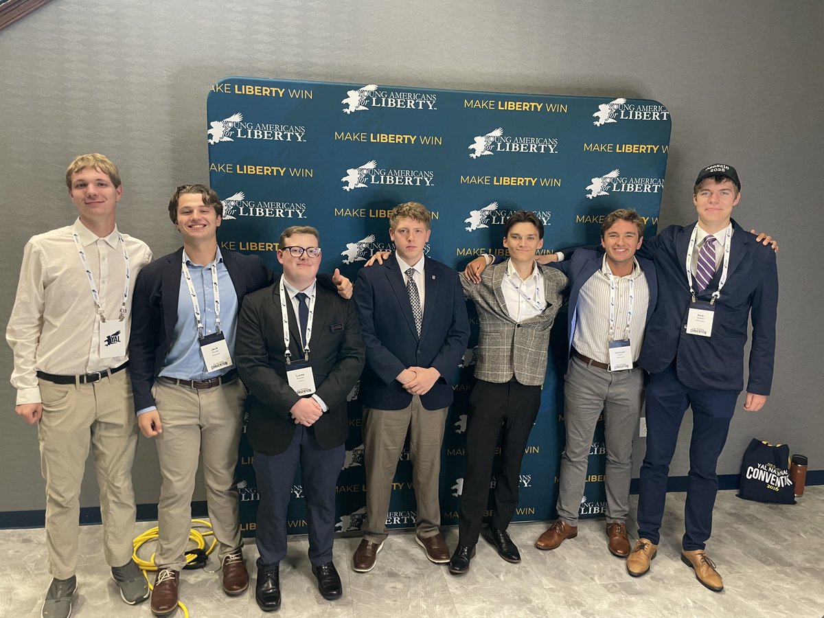 LucasDPreston's tweet photo. Great time at #YALCON https://t.co/LAJ23R7Mym