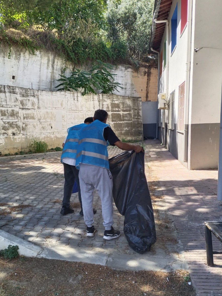 izmirdsm's tweet photo. İzmir Denetimli Serbestlik Müdürlüğü'nden Eğitime Anlamlı Destek

İzmir Cumhuriyet Başsavcılığı koordinesinde, İzmir Denetimli Serbestlik Müdürlüğü olarak Narlıdere Oğuzhan İlkokulu’nun bahçe düzenleme ve çevre güzelleştirme çalışmalarını gerçekleştirdik. https://t.co/x0KcSFxyqo