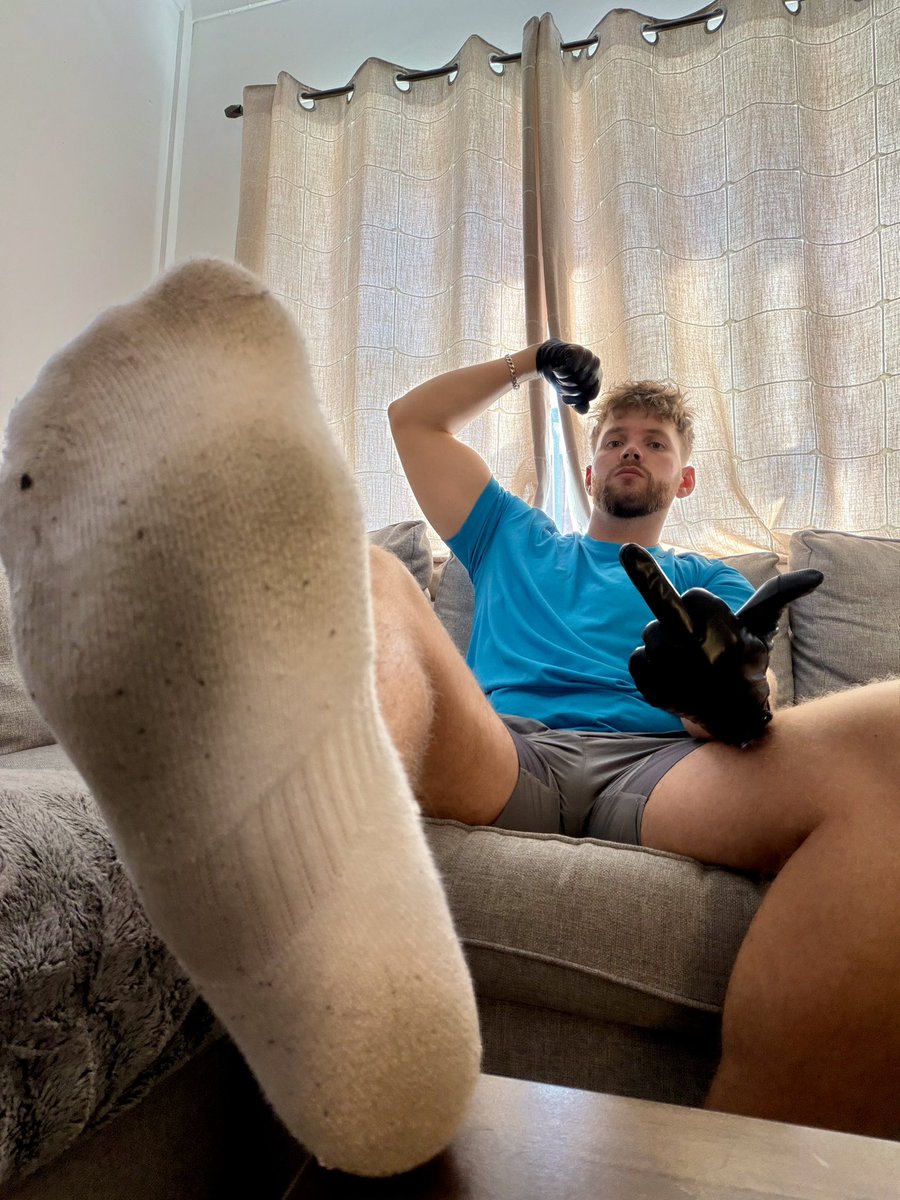 THEChiefCharl's tweet photo. Who wants to get ruined by the new gloves 😎 https://t.co/RotuMg8zzF