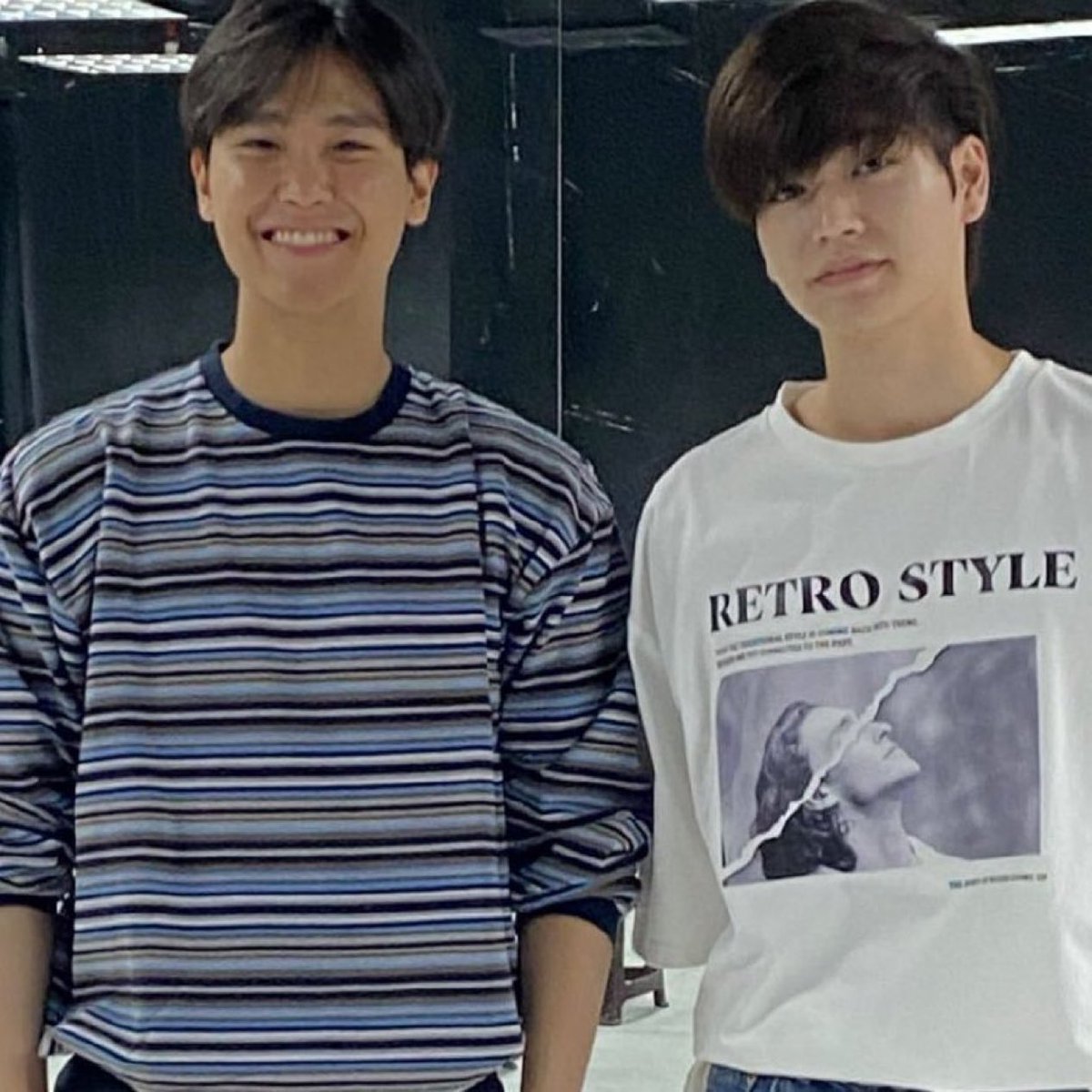daijotandesu's tweet photo. “ยังจำได้ดีวันแรกที่เราได้เจอกัน เธอใส่ชุดขาวรีบเดินมาเพราะกลัวไม่ทัน”

☀️: จูฟังเพลงนี้เสร็จแล้ว ภาพแรกที่จูเห็นคือภาพที่ทุกคนชอบแชร์กันในเน็ต เป็นจูใส่เสื้อลายทางสีน้ำเงิน แล้วม้าคใส่เสื้อยืดสีขาว

JM SUNNYMOON RECAP

#JuniorMarkConcert https://t.co/DIXLJDkzj4