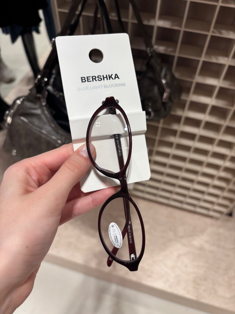 torisnote's tweet photo. a bershka me conquistando mais com os acessórios do que com as peças de roupa https://t.co/CtomYOAQ8V