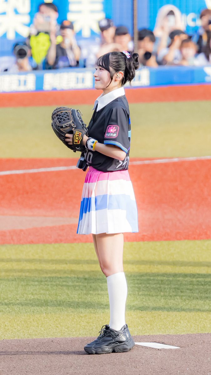 da1hnm's tweet photo. 8/9 at ZOZOマリンススタジアム
オリックスと #AKB48 ファンの友人に誘われ、観に行ったロッテファン（パ・リーグなら）の私ですが、出会ってしまいました、推したい人（#佐藤綺星 さん）に。しかもロッテファンとのこと。
10年以上ぶりに戻ることになりそう。
@airi_sato0624 
#あい活 https://t.co/D1fsUdCLBK