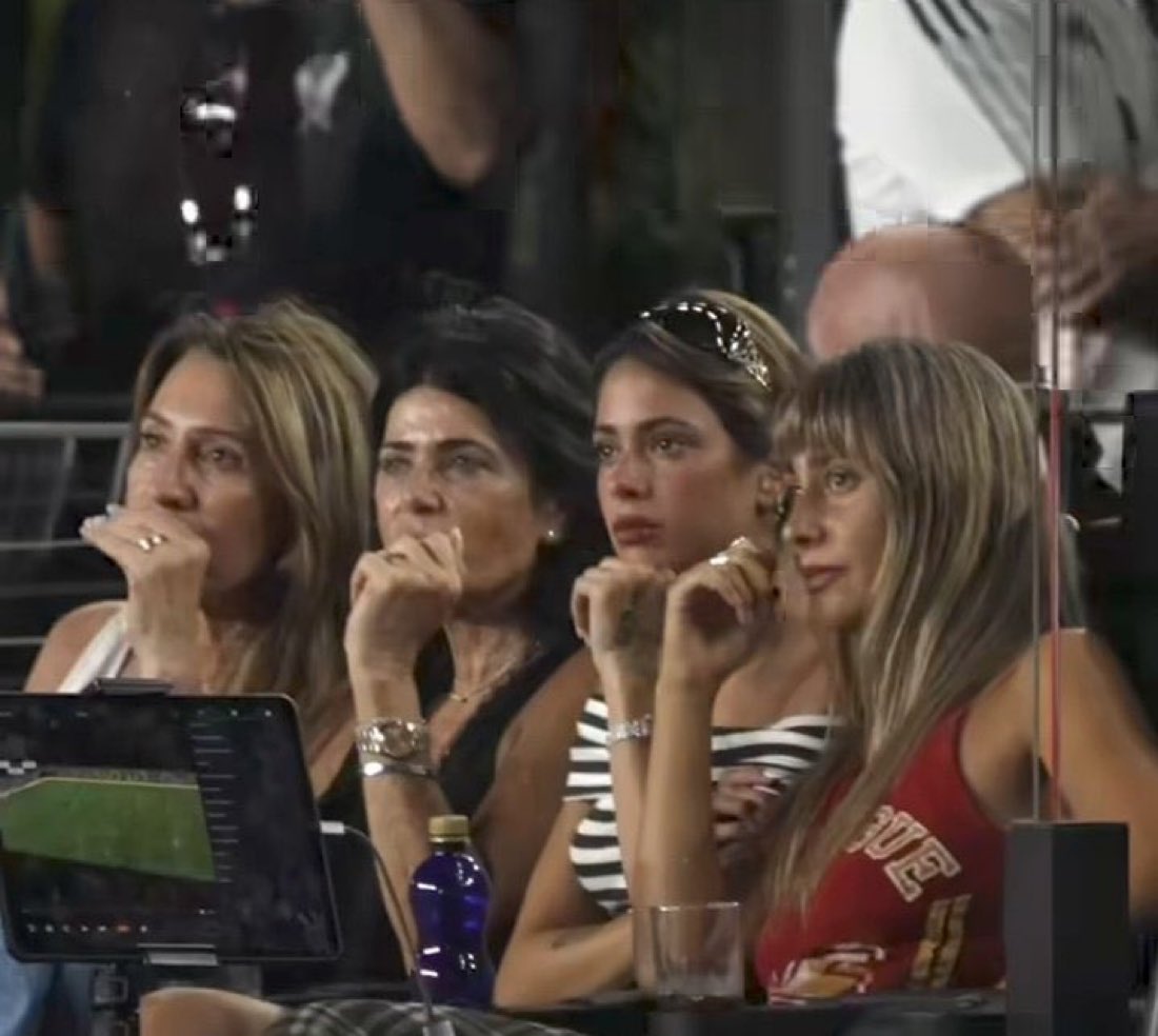 starwithmartina's tweet photo. las que estamos desde violetta viendo todo el quilombo que armaron https://t.co/AMrZfXCW06