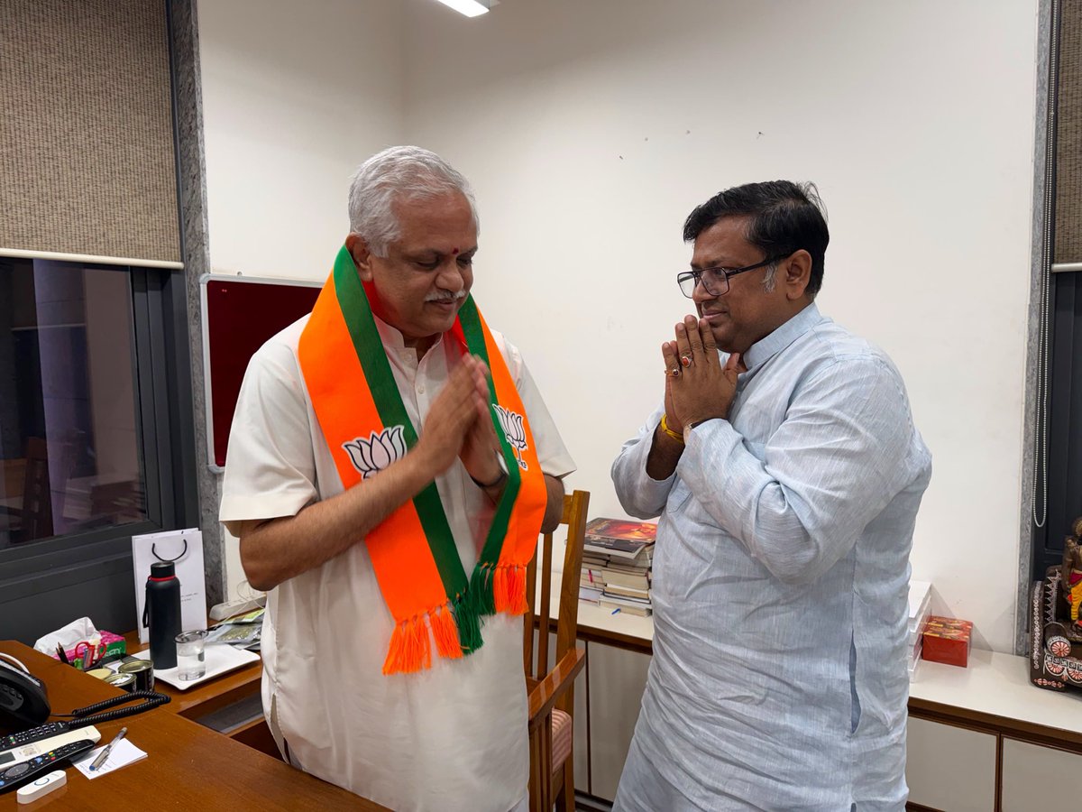 DrSukantaBJP's tweet photo. আজ দিল্লিতে ভারতীয় জনতা পার্টির কেন্দ্রীয় কার্যালয়ে রাষ্ট্রীয় সাধারণ সম্পাদক (সংগঠন) মাননীয় শ্রী @blsanthosh জির সঙ্গে সৌজন্য সাক্ষাতে উপস্থিত ছিলাম। https://t.co/9tTBbTTy9b
