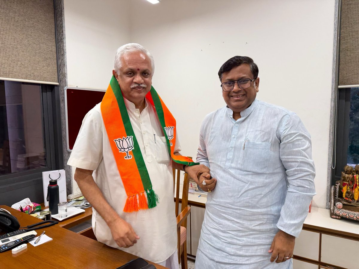 DrSukantaBJP's tweet photo. আজ দিল্লিতে ভারতীয় জনতা পার্টির কেন্দ্রীয় কার্যালয়ে রাষ্ট্রীয় সাধারণ সম্পাদক (সংগঠন) মাননীয় শ্রী @blsanthosh জির সঙ্গে সৌজন্য সাক্ষাতে উপস্থিত ছিলাম। https://t.co/9tTBbTTy9b