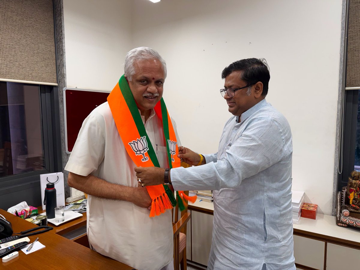 DrSukantaBJP's tweet photo. আজ দিল্লিতে ভারতীয় জনতা পার্টির কেন্দ্রীয় কার্যালয়ে রাষ্ট্রীয় সাধারণ সম্পাদক (সংগঠন) মাননীয় শ্রী @blsanthosh জির সঙ্গে সৌজন্য সাক্ষাতে উপস্থিত ছিলাম। https://t.co/9tTBbTTy9b