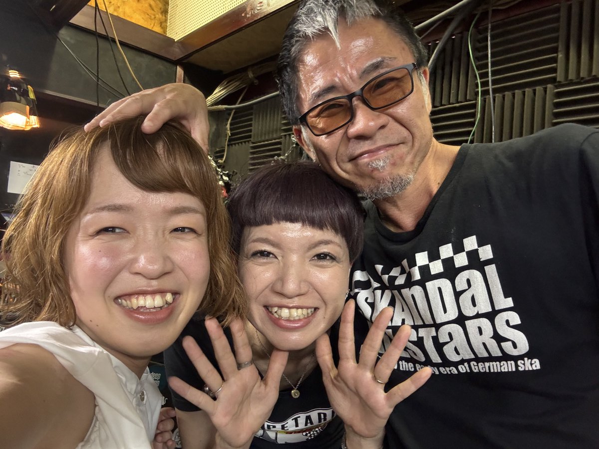 tomng106's tweet photo. ENJOY SKA PARTY ありがとうございました！
初夫婦DJでしたが楽しかったと言ってもらえて嬉しい限りでございます🌞💕

ビックリするぐらい写真撮られた😂笑 https://t.co/Jim50MMSoM