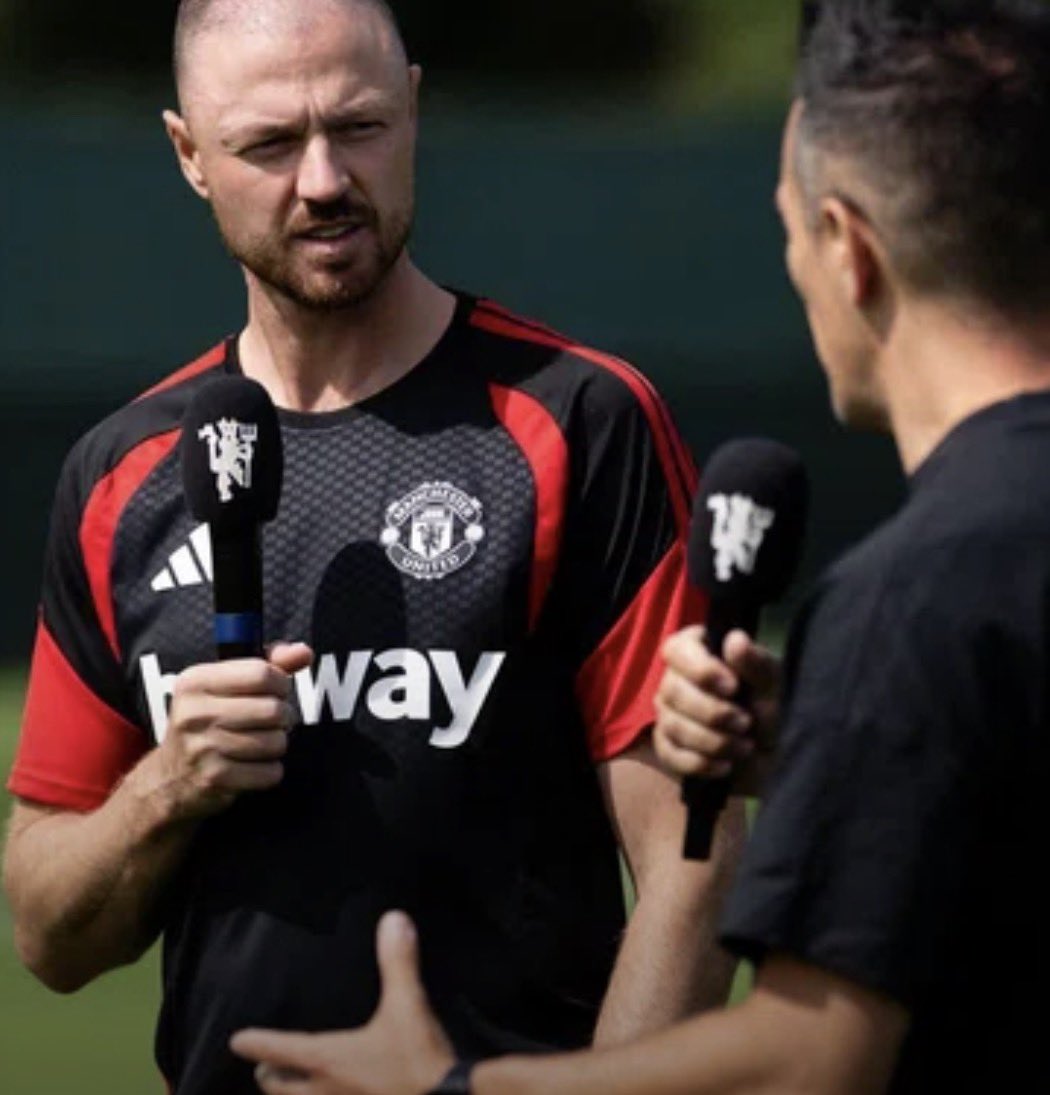 UnitedReportHQ's tweet photo. Jonny Evans knows exactly what Manchester United are getting in Youri Tielemans. 🔴

After 4½ seasons and 127 games together at Leicester, Evans says Youri is a natural leader, sets high standards and is “one of the best professionals” he’s ever seen.

Michael Carrick even asked Evans about him before United made the move.

That’s a serious endorsement. 👏 #mufc