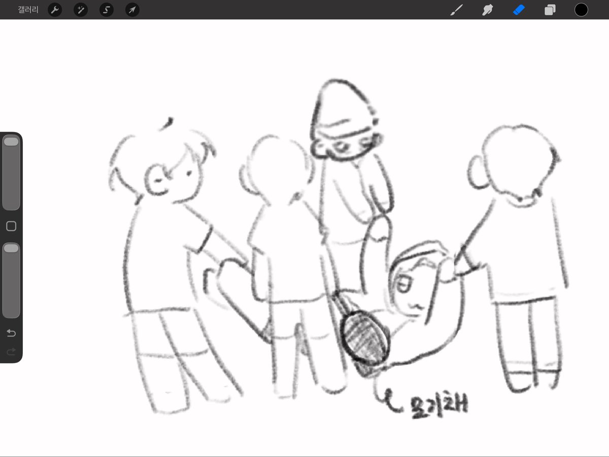 shshysrhd_'s tweet photo. 이한이 이러고 피파 제일 열심히 함 #이한 https://t.co/theUEB2CZK