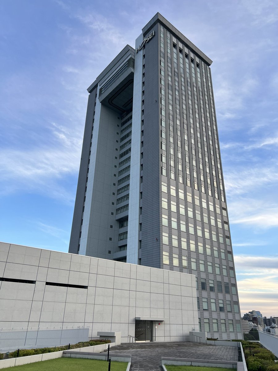 zubonkitsui's tweet photo. 今日はオープンキャンパスの模擬授業。明日と勘違いしてました。あぶない…
天気が悪いところにお越しいただいたみなさま、ありがとうございました。
（写真はあまり関係ないです） https://t.co/Dh4eAD2ZON
