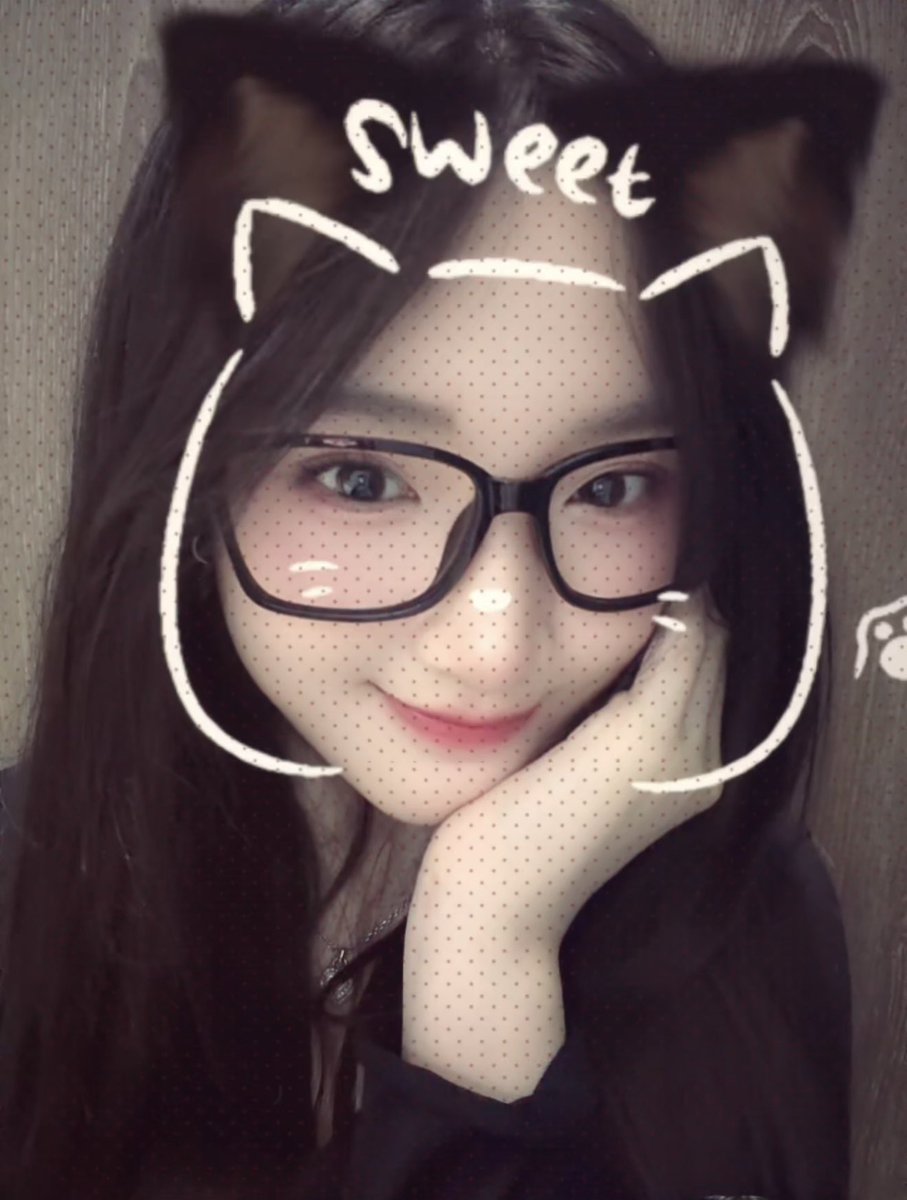 Delynn_JKT48's tweet photo. TERIMAKASIH BANYAK VC AKU UDAH SO 💗 makasih banyak yaa antusiasnya untuk bulan inii, ternyata masih banyak yang mau ngobrol sama meimei ini 🥹💕 https://t.co/jE45a7OmHu