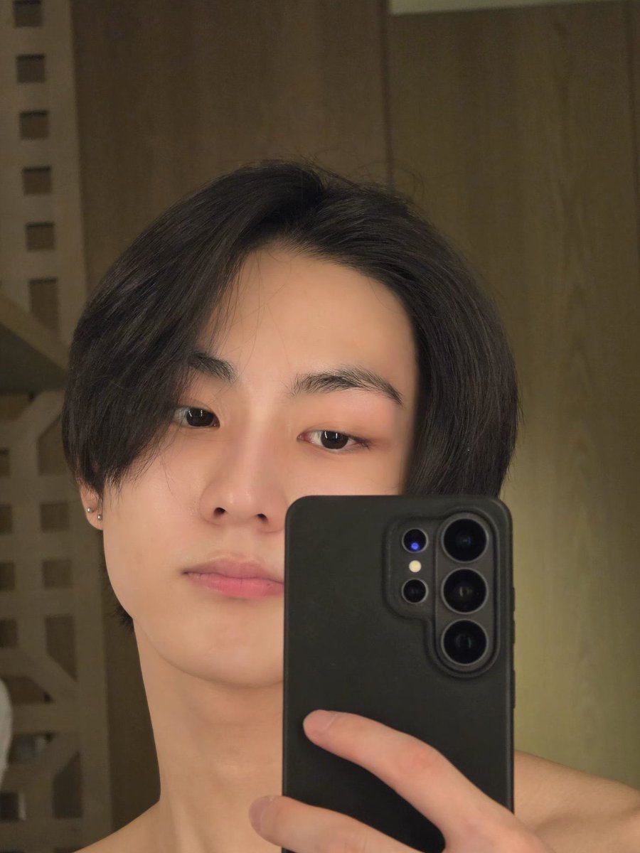 rdesuno's tweet photo. oiii vc pode descer o celular um pouco mais https://t.co/Y2ZmOTmKnd